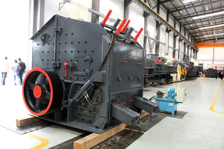 中国道路建设用砂石料生产设备-反击式破碎机