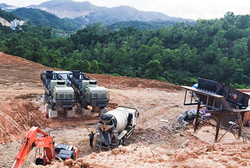 世邦集团移动破碎站现场